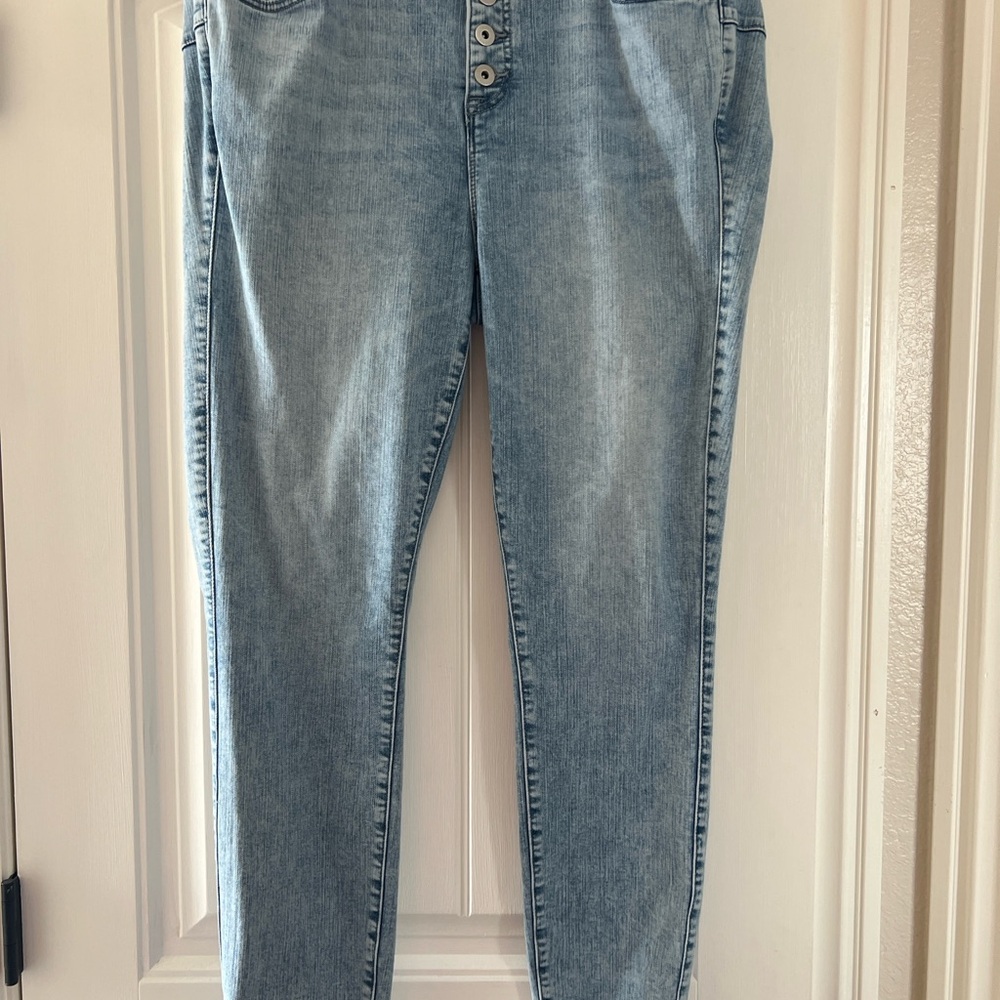 Torrid Light Wash Jeans